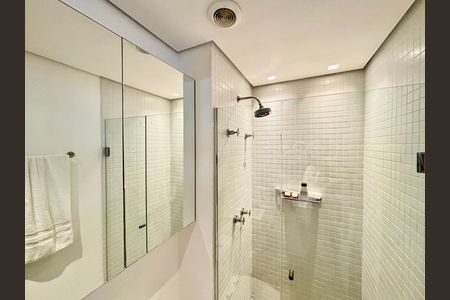 Banheiro  de apartamento para alugar com 1 quarto, 52m² em Pinheiros, São Paulo