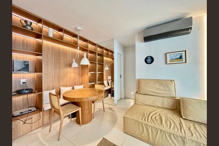 Sala  de apartamento para alugar com 1 quarto, 52m² em Pinheiros, São Paulo