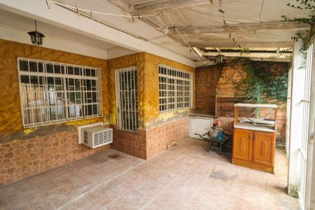 Varanda de casa à venda com 5 quartos, 150m² em Aberta dos Morros, Porto Alegre