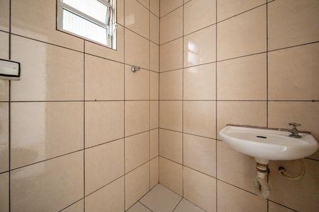 Banheiro de casa para alugar com 1 quarto, 50m² em Cidade Domitila, São Paulo