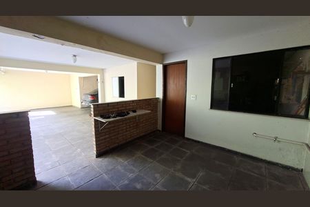 Apartamento à venda com 90m², 3 quartos e 4 vagas Apartamento à venda com 90m², 3 quartos e 4 vagasGaragem: 5 carros