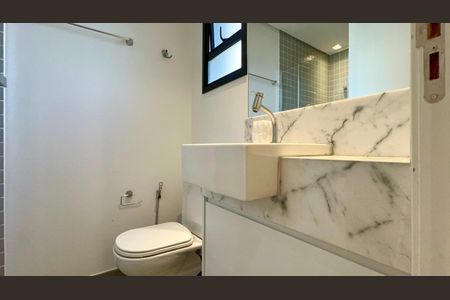 Studio para alugar com 33m², 1 quarto e 1 vaga Studio para alugar com 33m², 1 quarto e 1 vagaBanheiro da Suíte
