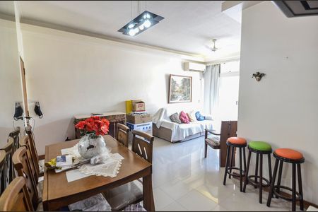 Apartamento à venda com 103m², 2 quartos e 1 vaga Apartamento à venda com 103m², 2 quartos e 1 vagaSala