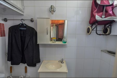 Apartamento à venda com 103m², 2 quartos e 1 vaga Apartamento à venda com 103m², 2 quartos e 1 vagaBanheiro de Serviço