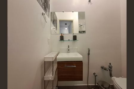 Banheiro  de kitnet/studio à venda com 1 quarto, 28m² em Lapa, Rio de Janeiro