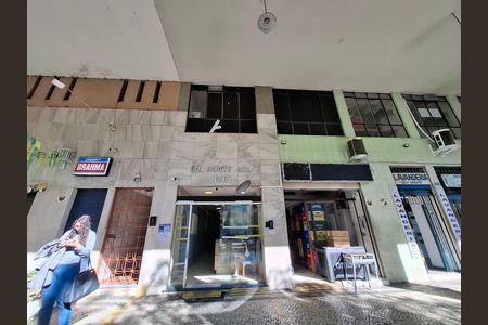 Studio à venda com 28m², 1 quarto e sem vaga Studio à venda com 28m², 1 quarto e sem vagaFachada