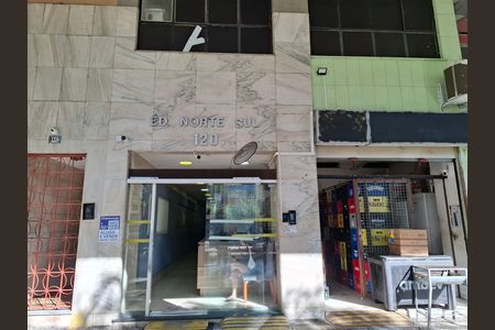 Studio à venda com 28m², 1 quarto e sem vaga Studio à venda com 28m², 1 quarto e sem vagaFachada