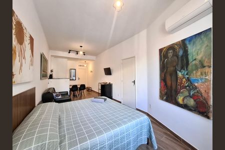 Studio à venda com 28m², 1 quarto e sem vaga Studio à venda com 28m², 1 quarto e sem vagaSala/Quarto
