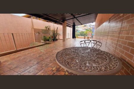 Casa à venda com 155m², 4 quartos e 2 vagas