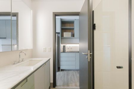 Banheiro de kitnet/studio para alugar com 1 quarto, 39m² em Pinheiros, São Paulo