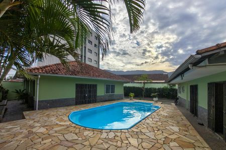 Casa para alugar com 300m², 4 quartos e 4 vagas Casa para alugar com 300m², 4 quartos e 4 vagasÁrea comum - Piscina