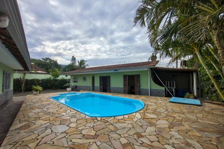 Casa para alugar com 300m², 4 quartos e 4 vagas Casa para alugar com 300m², 4 quartos e 4 vagasÁrea comum - Piscina