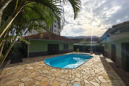 Casa para alugar com 300m², 4 quartos e 4 vagas Casa para alugar com 300m², 4 quartos e 4 vagasÁrea comum - Piscina