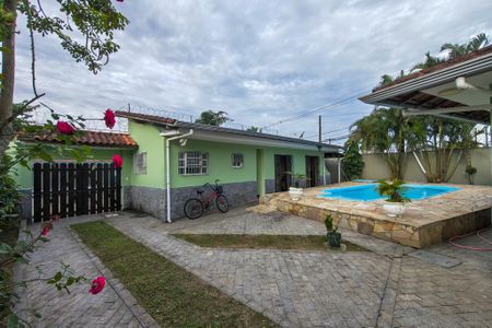 Casa para alugar com 300m², 4 quartos e 4 vagas Casa para alugar com 300m², 4 quartos e 4 vagasÁrea comum - Piscina