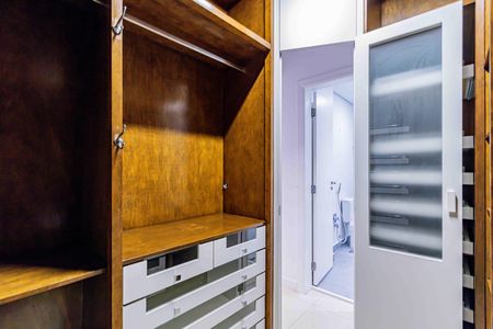 Casa à venda com 173m², 3 quartos e 4 vagasSuite master - Closet