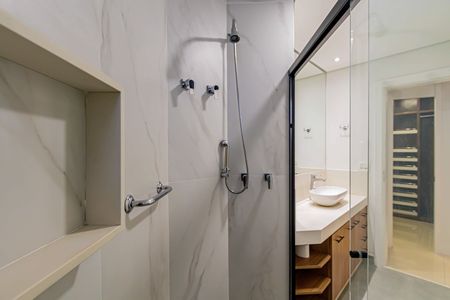 Casa à venda com 173m², 3 quartos e 4 vagasSuite master - Banheiro