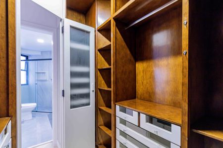 Casa à venda com 173m², 3 quartos e 4 vagasSuite master - Closet