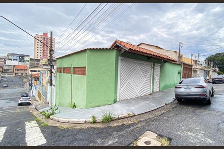 Casa para alugar com 158m², 2 quartos e 3 vagas Casa para alugar com 158m², 2 quartos e 3 vagasFachada