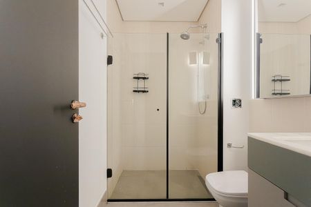 Banheiro de kitnet/studio para alugar com 1 quarto, 39m² em Pinheiros, São Paulo