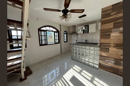 Sala de casa para alugar com 1 quarto, 80m² em Bento Ribeiro, Rio de Janeiro