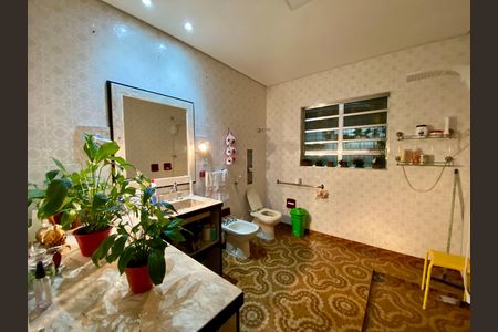 Casa à venda com 295m², 5 quartos e 4 vagas Casa à venda com 295m², 5 quartos e 4 vagasBanheiro 1 - casa 2