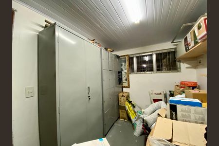 Casa à venda com 295m², 5 quartos e 4 vagas Casa à venda com 295m², 5 quartos e 4 vagasDepósito