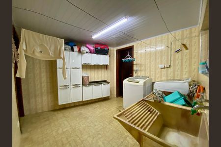 Casa à venda com 295m², 5 quartos e 4 vagas Casa à venda com 295m², 5 quartos e 4 vagasÁrea de Serviço