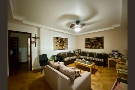Casa à venda com 295m², 5 quartos e 4 vagas Casa à venda com 295m², 5 quartos e 4 vagasSala - Casa 2