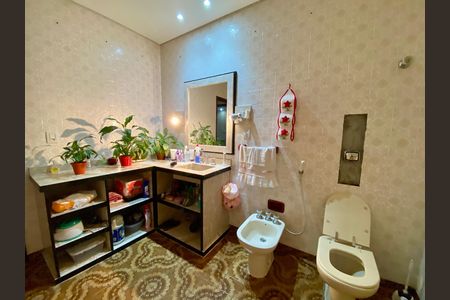 Casa à venda com 295m², 5 quartos e 4 vagas Casa à venda com 295m², 5 quartos e 4 vagasBanheiro 1 - casa 2