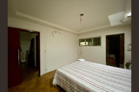 Casa à venda com 295m², 5 quartos e 4 vagas Casa à venda com 295m², 5 quartos e 4 vagasQuarto 2 - Casa 2