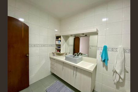 Casa à venda com 295m², 5 quartos e 4 vagas Casa à venda com 295m², 5 quartos e 4 vagasBanheiro 1 - Casa 1