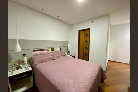 Casa à venda com 295m², 5 quartos e 4 vagas Casa à venda com 295m², 5 quartos e 4 vagasQuarto 3 - casa 1