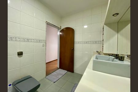 Casa à venda com 295m², 5 quartos e 4 vagas Casa à venda com 295m², 5 quartos e 4 vagasBanheiro 1 - Casa 1