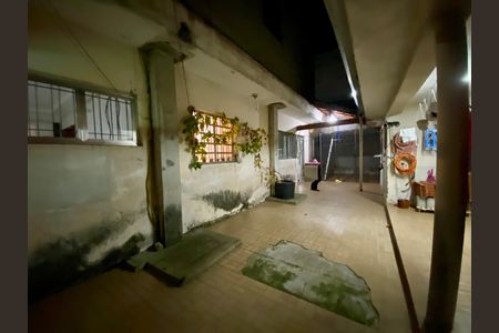 Casa à venda com 295m², 5 quartos e 4 vagas Casa à venda com 295m², 5 quartos e 4 vagasQuintal - casa 2