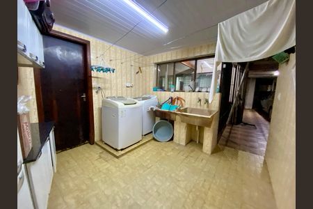 Casa à venda com 295m², 5 quartos e 4 vagas Casa à venda com 295m², 5 quartos e 4 vagasÁrea de Serviço