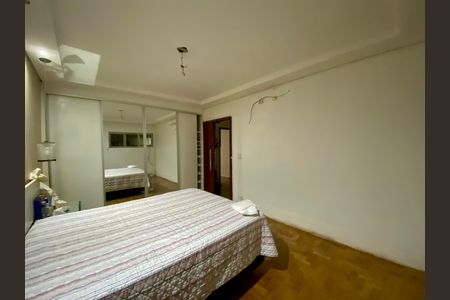 Casa à venda com 295m², 5 quartos e 4 vagas Casa à venda com 295m², 5 quartos e 4 vagasQuarto 2 - Casa 2