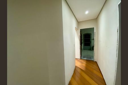 Casa à venda com 295m², 5 quartos e 4 vagas Casa à venda com 295m², 5 quartos e 4 vagasCorredor - casa 1
