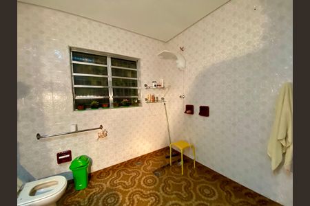 Casa à venda com 295m², 5 quartos e 4 vagas Casa à venda com 295m², 5 quartos e 4 vagasBanheiro 1 - casa 2