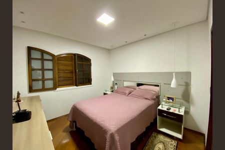 Casa à venda com 295m², 5 quartos e 4 vagas Casa à venda com 295m², 5 quartos e 4 vagasQuarto 3 - casa 1