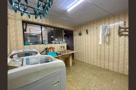 Casa à venda com 295m², 5 quartos e 4 vagas Casa à venda com 295m², 5 quartos e 4 vagasÁrea de Serviço