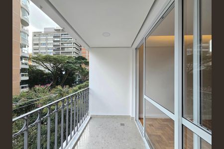 Apartamento à venda com 81m², 2 quartos e 1 vaga Apartamento à venda com 81m², 2 quartos e 1 vagaVaranda