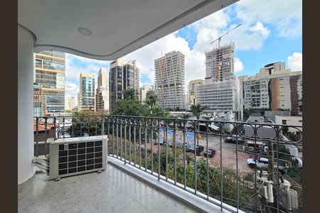 Apartamento à venda com 81m², 2 quartos e 1 vaga Apartamento à venda com 81m², 2 quartos e 1 vagaVaranda