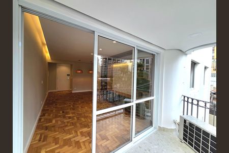 Apartamento à venda com 81m², 2 quartos e 1 vaga Apartamento à venda com 81m², 2 quartos e 1 vagaVaranda