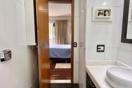 Apartamento à venda com 94m², 2 quartos e 1 vaga Apartamento à venda com 94m², 2 quartos e 1 vagaBanheiro da Suíte