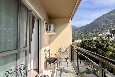 Apartamento à venda com 94m², 2 quartos e 1 vaga Apartamento à venda com 94m², 2 quartos e 1 vagaVista da sala