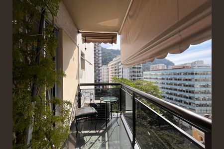 Apartamento à venda com 94m², 2 quartos e 1 vaga Apartamento à venda com 94m², 2 quartos e 1 vagaVaranda da suíte
