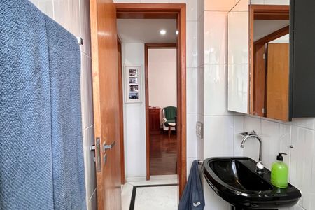 Apartamento à venda com 94m², 2 quartos e 1 vaga Apartamento à venda com 94m², 2 quartos e 1 vagaBanheiro social