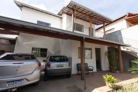 Casa à venda com 4 quartos, 360m² em Amazonas, Contagem