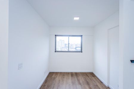 Sala, cozinha e área de serviço de apartamento para alugar com 1 quarto, 30m² em Vila Albertina, São Paulo