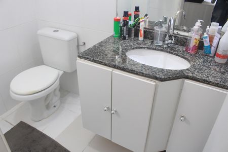 Apartamento à venda com 79m², 2 quartos e 2 vagasBanheiro da Suíte 1